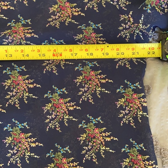 Navy floral top with lined bodice & sheer sleeves EUC - Picture 9 of 11